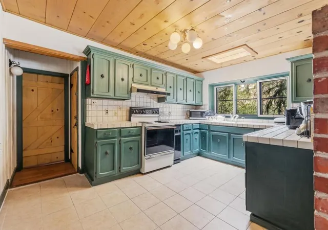 Photo 2 of Single family home for sale at 16219 Highland Dr, San Jose, CA 95127 | MLS# ML82050261 | Listing updated on 2026-09-15
