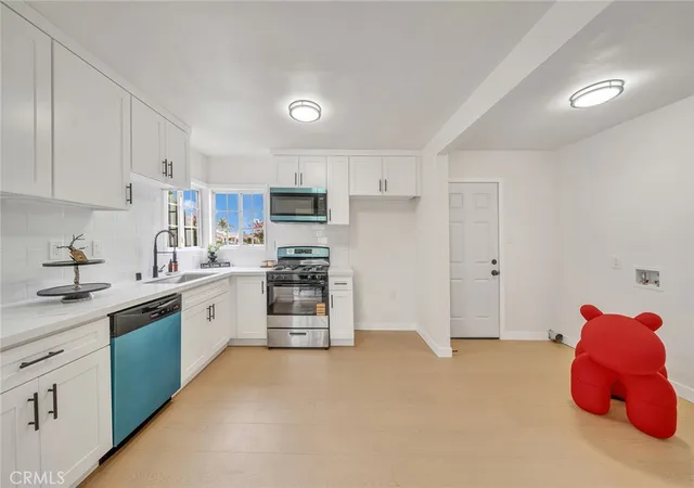 Photo 4 of Sale Pending at 903 N Broadacres, Compton, CA 90220 | MLS# WS26117182 | Listing updated on 2026-09-14