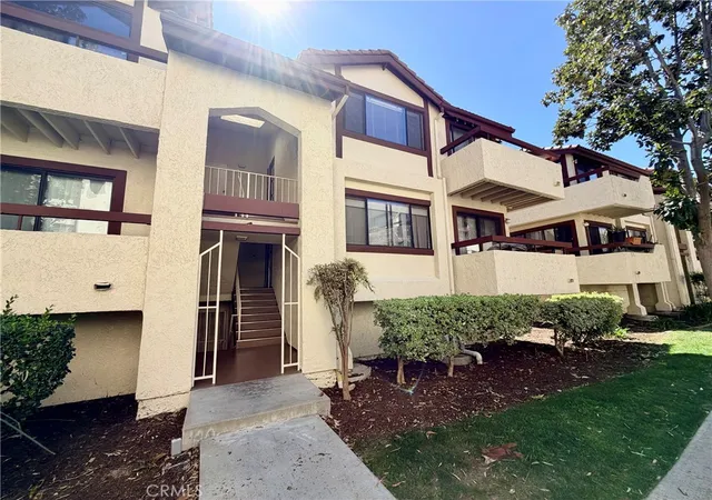 Condo for sale at 18105 Sundowner Way #978, Canyon Country, CA 91387 | MLS# SR26125329