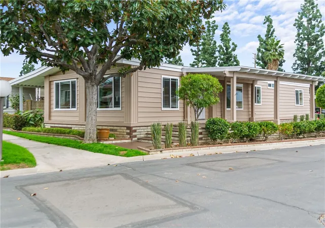 Photo 3 of Sale Pending at 215 Lakepark, Placentia, CA 92870 | MLS# OC26125435 | Listing updated on 2026-09-15