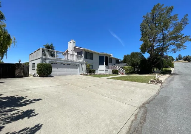 Photo 3 of Single family home for sale at 60 Franks Dr, Hollister, CA 95023 | MLS# ML82050159 | Listing updated on 2026-09-15