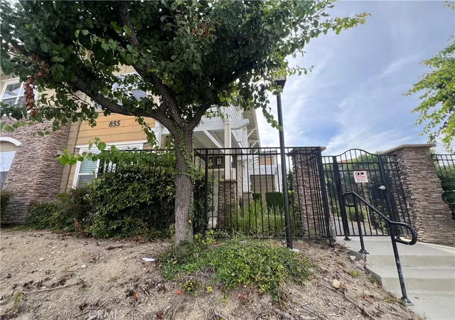 Listing Photo 5 - Condo for sale in building located at 855 Francesca, Walnut, CA 91789 - Unit #103