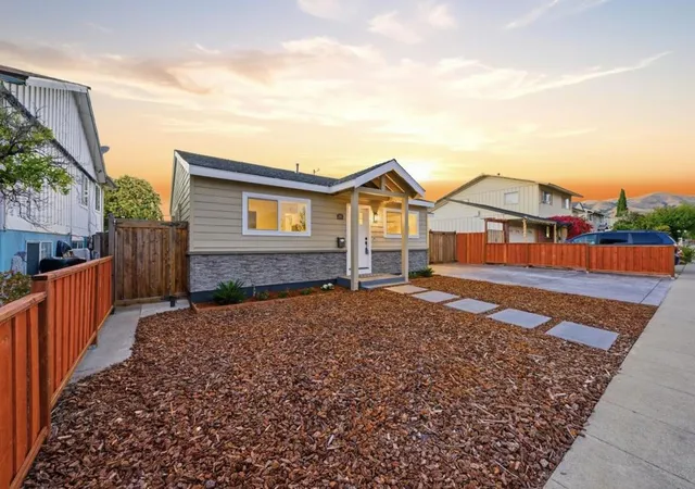 Photo 3 of Sale Pending at 2987 Patt Ave, San Jose, CA 95133 | MLS# ML82035909 | Listing updated on 2026-09-14