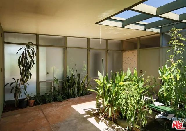Photo 3 of Single family home for sale at 2885 Edgewick Rd, Glendale, CA 91206 | MLS# 26846281 | Listing updated on 2026-09-15