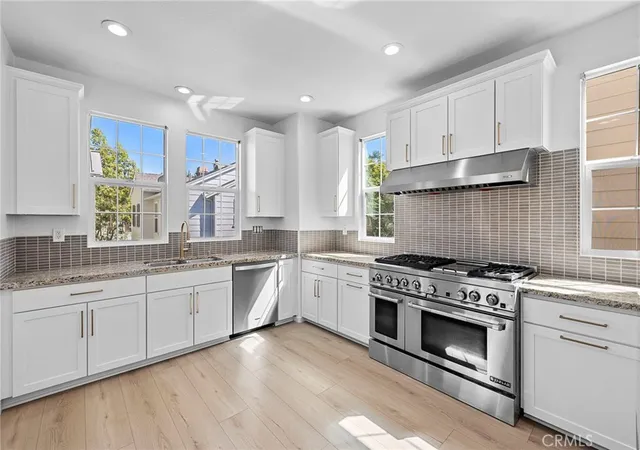 Listing Photo 4 - Condo for sale in building located at 27 Rinehart, Ladera Ranch, CA 92694