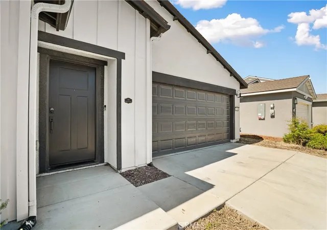Photo 3 of Sale Pending at 254 Grand Cyn Ct, Merced, CA 95341 | MLS# MC26129385 | Listing updated on 2026-09-14
