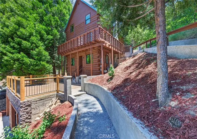 Photo 3 of Single family home for sale at 567 Maple Dr, Cedar Glen, CA 92321 | MLS# IV26128426 | Listing updated on 2026-09-18
