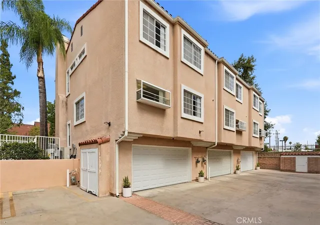 Photo 2 of Townhouse for sale at 7109 Farralone #117, Canoga Park, CA 91303 | MLS# SR26129893 | Listing updated on 2026-09-15