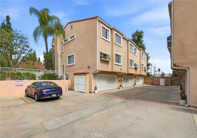 Photo 3 of Townhouse for sale at 7109 Farralone #117, Canoga Park, CA 91303 | MLS# SR26129893 | Listing updated on 2026-09-15