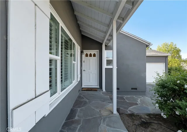 Photo 3 of Single family home for sale at 6458 Hanna, Woodland Hills, CA 91303 | MLS# SR26130019 | Listing updated on 2026-09-15