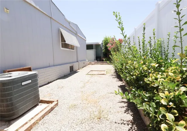 Photo 2 of Manufactured home for sale at 2230 Lake Park Dr #172, San Jacinto, CA 92583 | MLS# SW26130423 | Listing updated on 2026-09-15