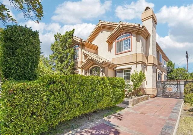 Photo 1 of Single family home for sale at 1948 N Catalina St, Los Angeles, CA 90027 | MLS# SR26127902 | Listing updated on 2026-09-14
