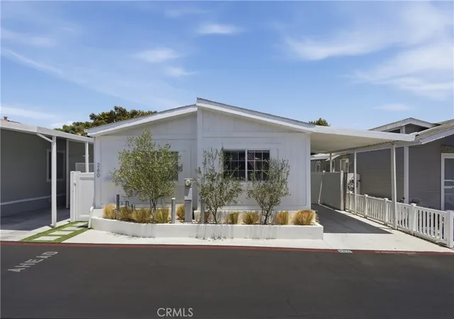 Photo 2 of Manufactured home for sale at 260 Mayflower, Newport Beach, CA 92660 | MLS# NP26128120 | Listing updated on 2026-09-14