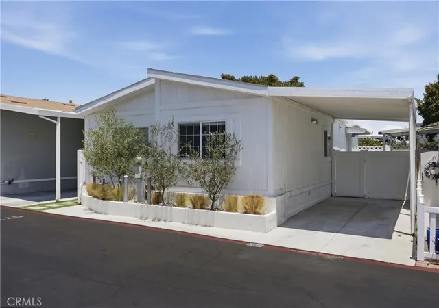 Photo 3 of Manufactured home for sale at 260 Mayflower, Newport Beach, CA 92660 | MLS# NP26128120 | Listing updated on 2026-09-14