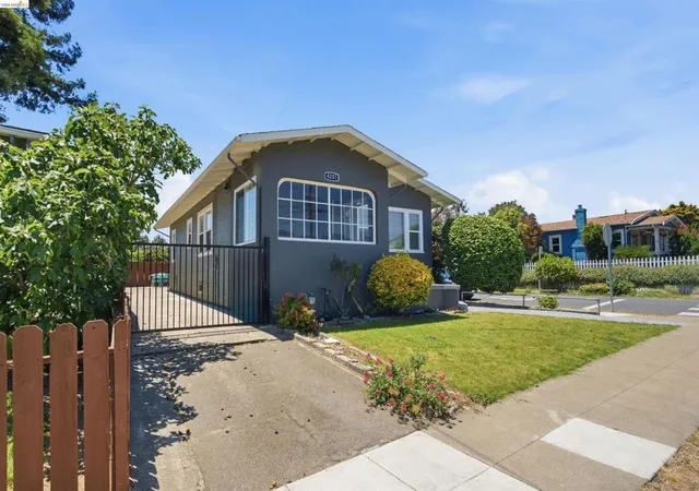 Photo 2 of Single family home for sale at 4201 Redding St, Oakland, CA 94619 | MLS# 41138802 | Listing updated on 2026-09-14
