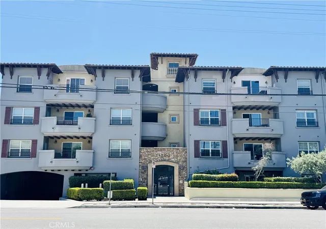 Condo for sale at 13200 Moorpark #203, Sherman Oaks, CA 91423 | MLS# SR26133467