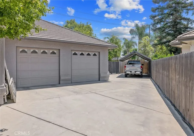 Photo 3 of Sale Pending at 2833 E Laura Ct, Visalia, CA 93292 | MLS# FR26134099 | Listing updated on 2026-09-14