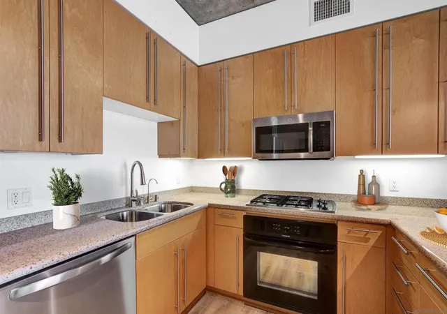Photo 3 of Condo for sale at 801 Ash #304, San Diego, CA 92101 | MLS# 260015048SD | Listing updated on 2026-09-14