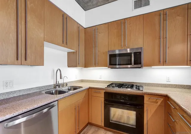 Photo 3 of Condo for sale at 801 Ash St #304, San Diego, CA 92101 | MLS# 260015048SD | Listing updated on 2026-09-14