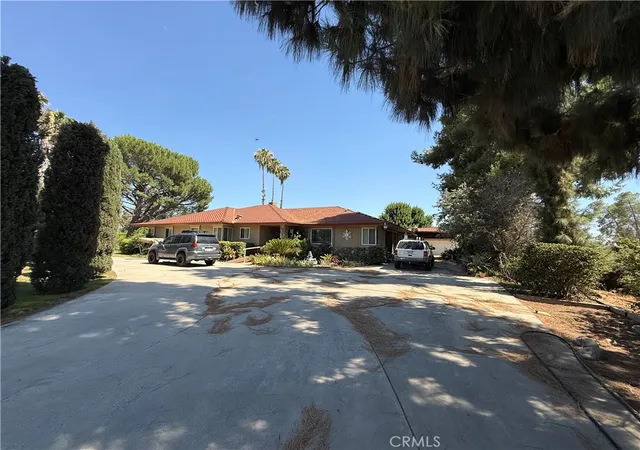Photo 3 of Sale Pending at 7701 Reynolds, Bakersfield, CA 93307 | MLS# IG26135131 | Listing updated on 2026-09-15