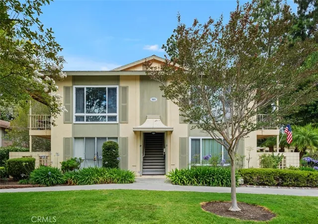 Listing Photo 5 - Condo for sale in building located at 185 Avenida Majorca, Laguna Woods, CA 92637 - Unit #O