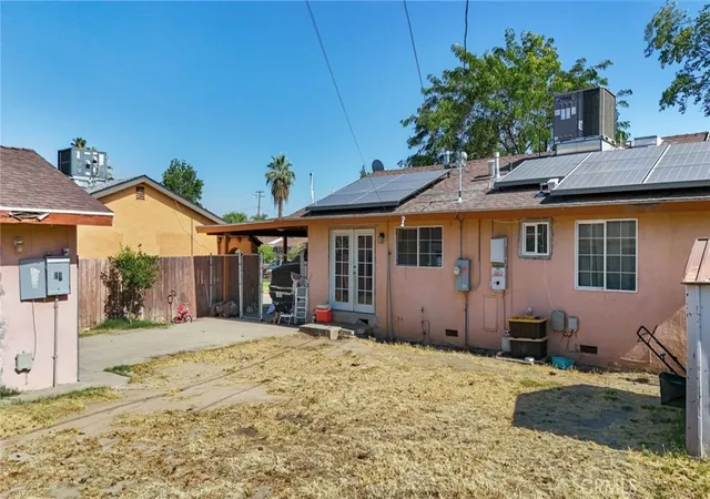Listing Photo 5 - Condo for sale in building located at 1418 Rosalia, Bakersfield, CA 93304