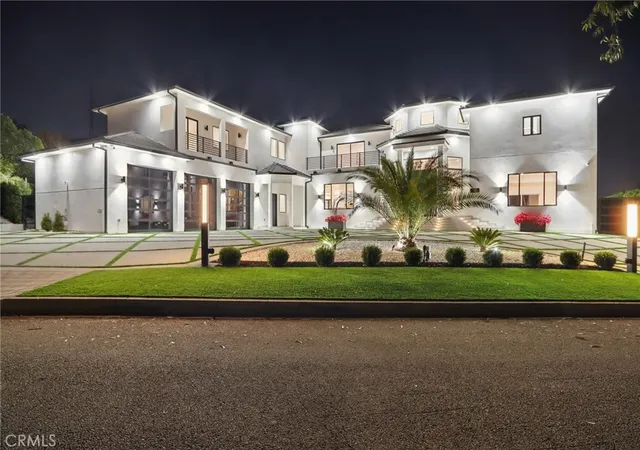 Photo 3 of Mansion for sale at 10511 Mary Bell Ave, Sunland, CA 91040 | MLS# SR26135900 | Listing updated on 2026-09-14