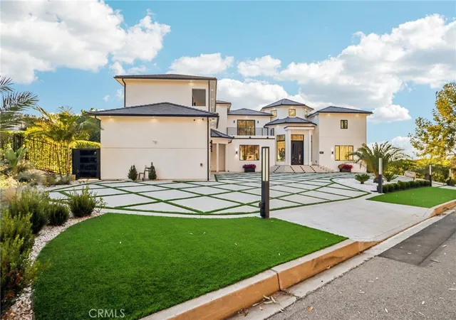 Photo 3 of Single family home for sale at 10511 Mary Bell Ave, Sunland, CA 91040 | MLS# SR26135900 | Listing updated on 2026-09-14