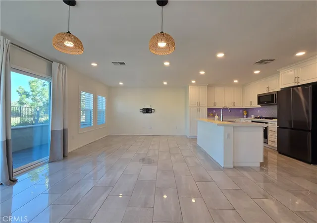 Listing Photo 4 - Condo for sale in building located at 7155 Citrus, Fontana, CA 92336 - Unit #364