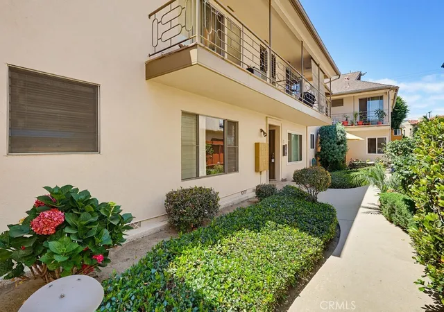 Photo 3 of Condo for sale at 2060 E 3rd Street #3, Long Beach, CA 90814 | MLS# PW26137207 | Listing updated on 2026-09-14