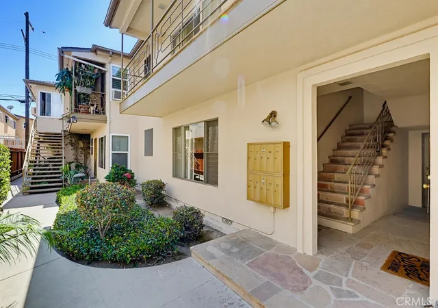 Photo 4 of Condo for sale at 2060 E 3rd Street #3, Long Beach, CA 90814 | MLS# PW26137207 | Listing updated on 2026-09-14