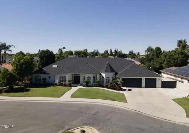 Photo 1 of Sale Pending at 9100 Saint Cloud Ln, Bakersfield, CA 93311 | MLS# V1-37174 | Listing updated on 2026-09-14