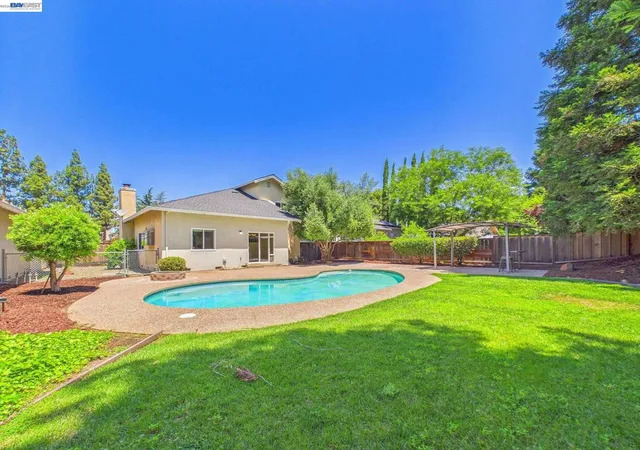 Photo 3 of Single family home for sale at 1546 Ohara Ct, Clayton, CA 94517 | MLS# 41139369 | Listing updated on 2026-09-14