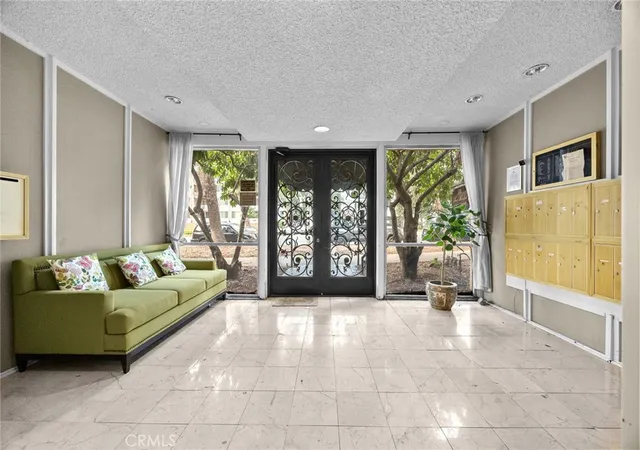 Photo 3 of Condo for sale at 400 S La Fayette Park #213, Los Angeles, CA 90057 | MLS# TR26130897 | Listing updated on 2026-09-15