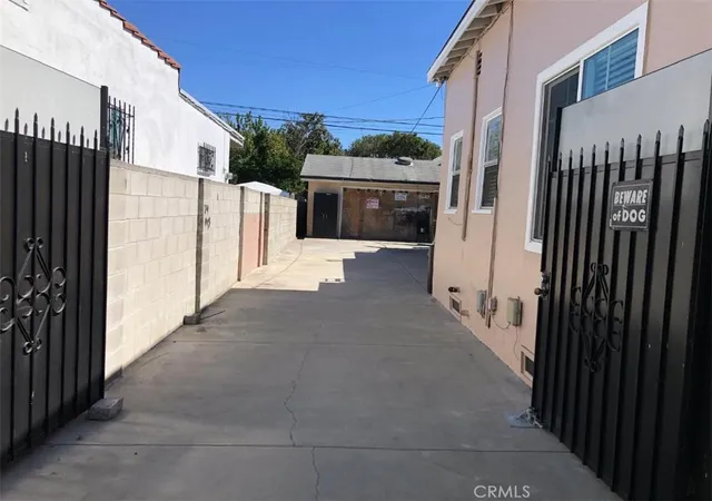 Photo 4 of Single family home for sale at 424 E 91st Street, Los Angeles, CA 90003 | MLS# DW26138357 | Listing updated on 2026-09-15