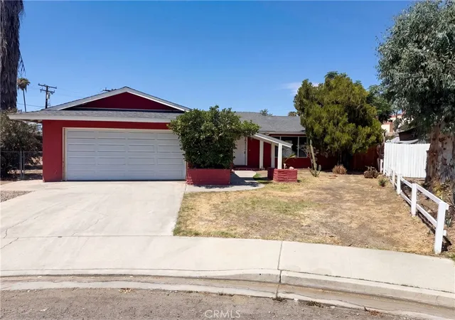 Photo 1 of Single family home for sale at 215 Laurel, Hemet, CA 92544 | MLS# IV26138664 | Listing updated on 2026-09-14