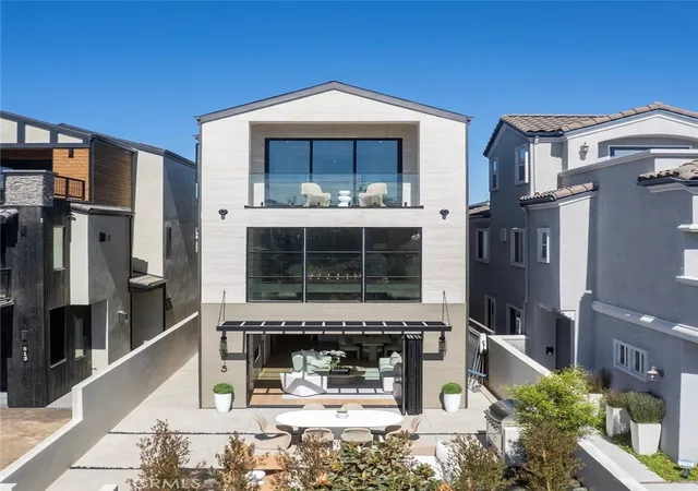 Photo 1 of Single family home for sale at 515 12th Street, Huntington Beach, CA 92648 | MLS# OC26138169 | Listing updated on 2026-09-14