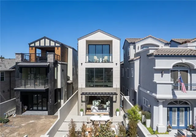 Photo 2 of Single family home for sale at 515 12th Street, Huntington Beach, CA 92648 | MLS# OC26138169 | Listing updated on 2026-09-14