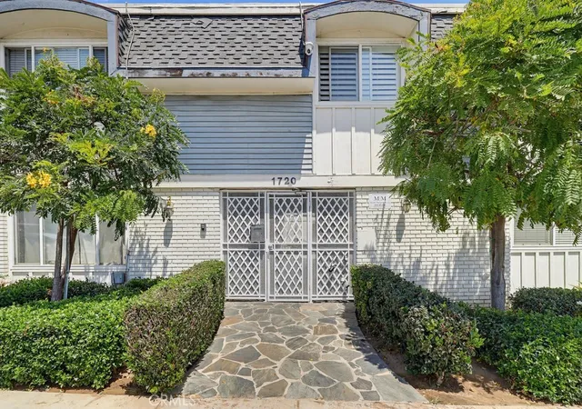 Photo 1 of Condo for sale at 1720 Newport Ave #2, Long Beach, CA 90804 | MLS# PW26138888 | Listing updated on 2026-09-14