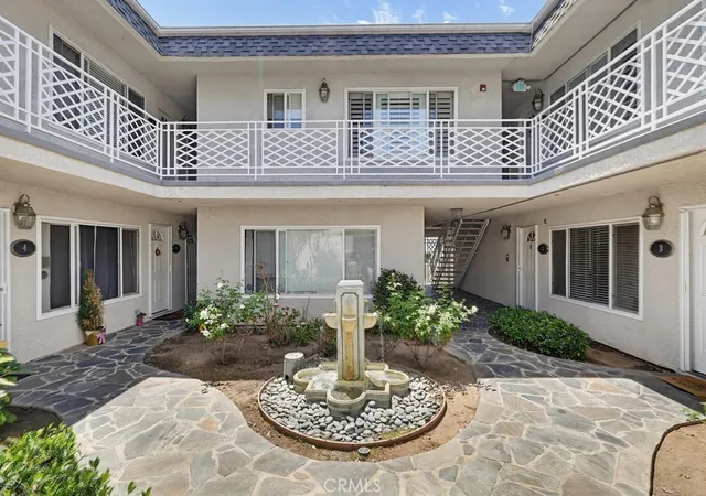 Photo 4 of Condo for sale at 1720 Newport Ave #2, Long Beach, CA 90804 | MLS# PW26138888 | Listing updated on 2026-09-14