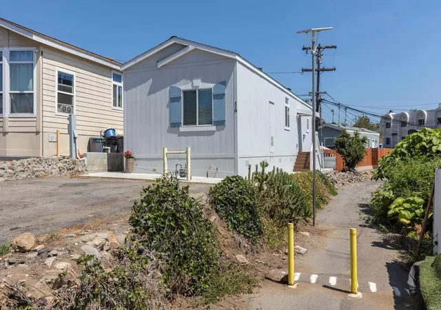 Photo 3 of Manufactured home for sale at 1045 E Vista Way #14, Vista, CA 92084 | MLS# NDP2606124 | Listing updated on 2026-09-14
