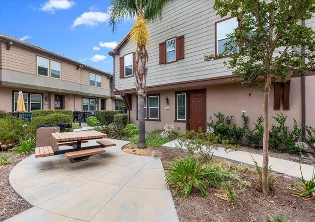 Listing Photo 3 - Condo for sale in building located at 1541 Winter Ln, Chula Vista, CA 91915 - Unit #1
