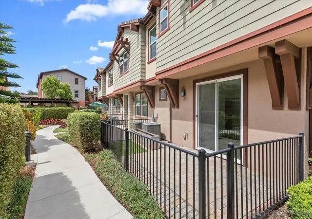 Listing Photo 4 - Condo for sale in building located at 1541 Winter Ln, Chula Vista, CA 91915 - Unit #1