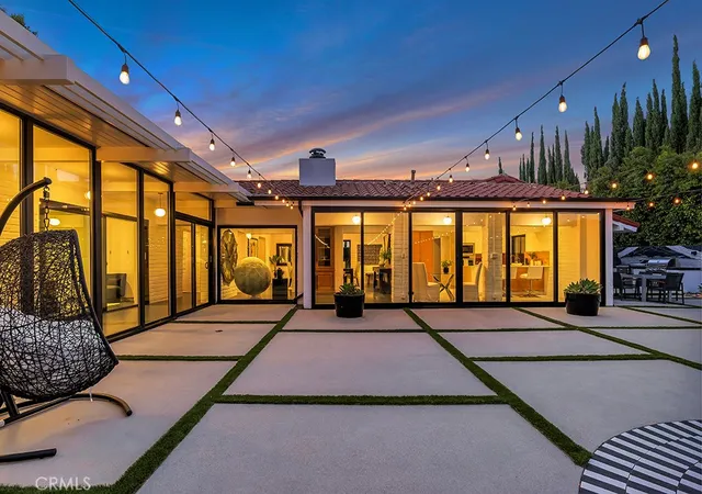 Photo 2 of Single family home for sale at 21520 Arcos, Woodland Hills, CA 91364 | MLS# SR26138043 | Listing updated on 2026-09-14