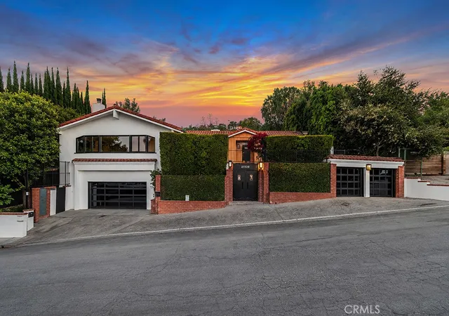 Photo 3 of Single family home for sale at 21520 Arcos, Woodland Hills, CA 91364 | MLS# SR26138043 | Listing updated on 2026-09-14