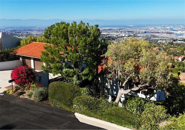 Photo 3 of Single family home for sale at 29722 Grandpoint Ln, Rancho Palos Verdes, CA 90275 | MLS# PV26138262 | Listing updated on 2026-09-15