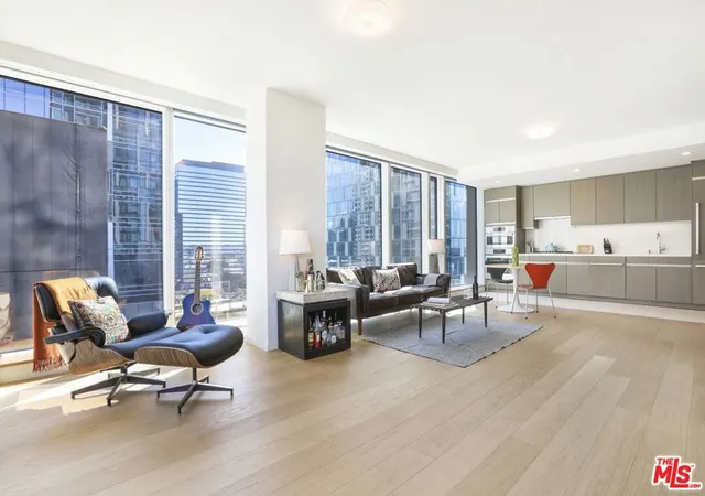 Photo 4 of Condo for sale at 889 Francisco St #909, Los Angeles, CA 90017 | MLS# 26853497 | Listing updated on 2026-09-15