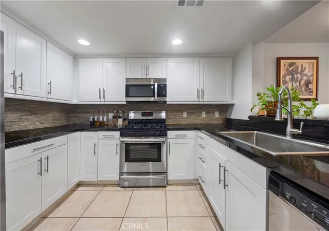Photo 3 of Condo for sale at 7100 Alvern St #311, Los Angeles, CA 90045 | MLS# SR26134760 | Listing updated on 2026-09-14
