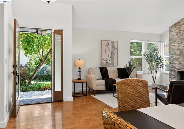 Photo 3 of Single family home for sale at 22 Jib Ct, Pleasant Hill, CA 94523 | MLS# 41140100 | Listing updated on 2026-10-01