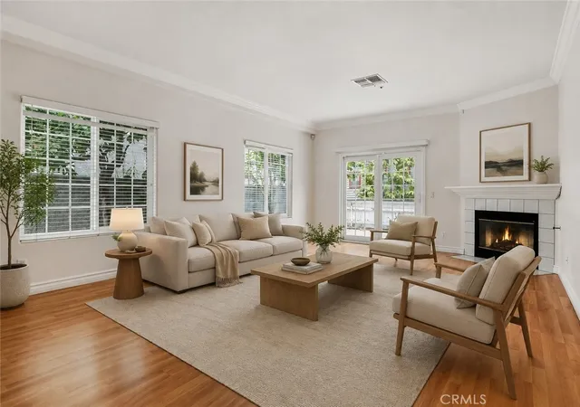 Photo 2 of Sale Pending at 2455 Oneida St #A, Pasadena, CA 91107 | MLS# SR26142463 | Listing updated on 2026-09-14